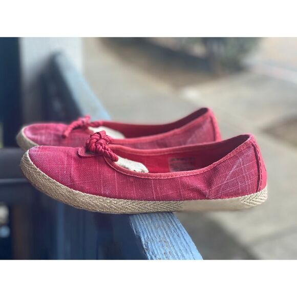 UGG Shoes - UGG® Australia Women’s Syleste Red Canvas Slip on Sz 8 US